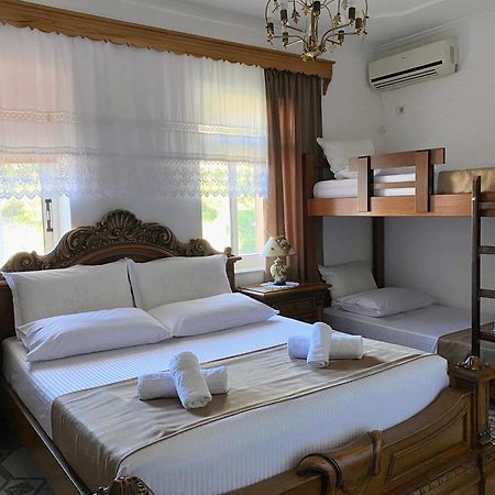Yuri Guest House Gjirokastër Esterno foto