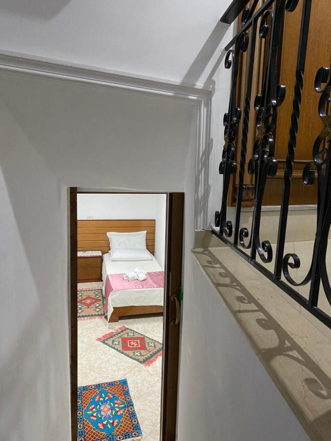 Yuri Guest House Gjirokastër Esterno foto