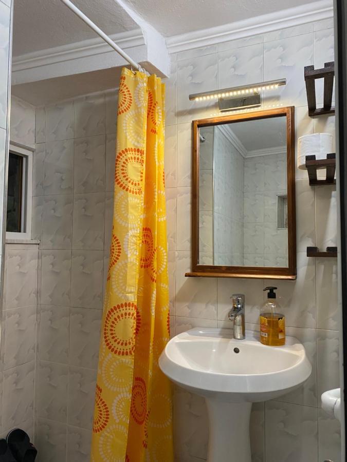 Yuri Guest House Gjirokastër Esterno foto