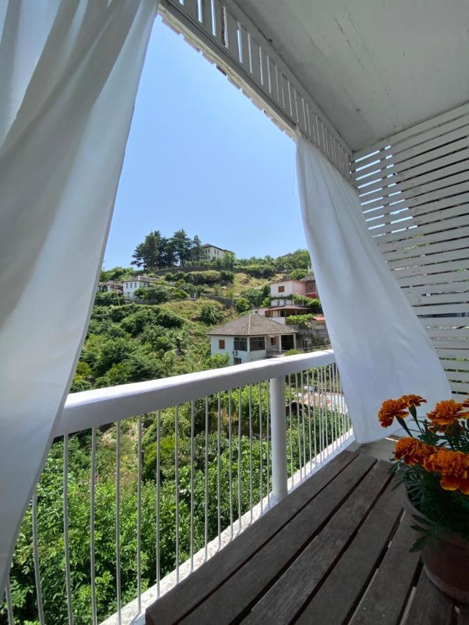 Yuri Guest House Gjirokastër Esterno foto
