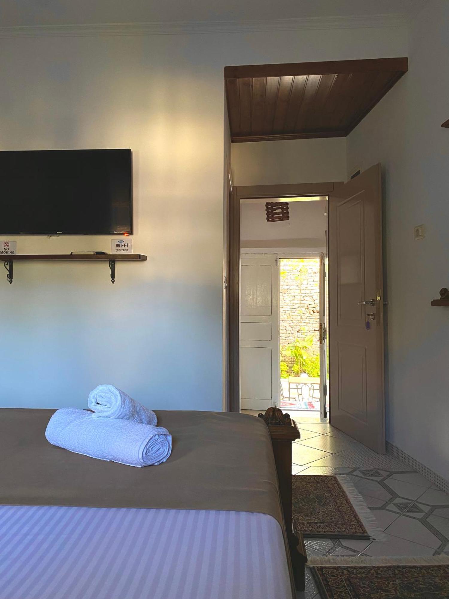 Yuri Guest House Gjirokastër Esterno foto