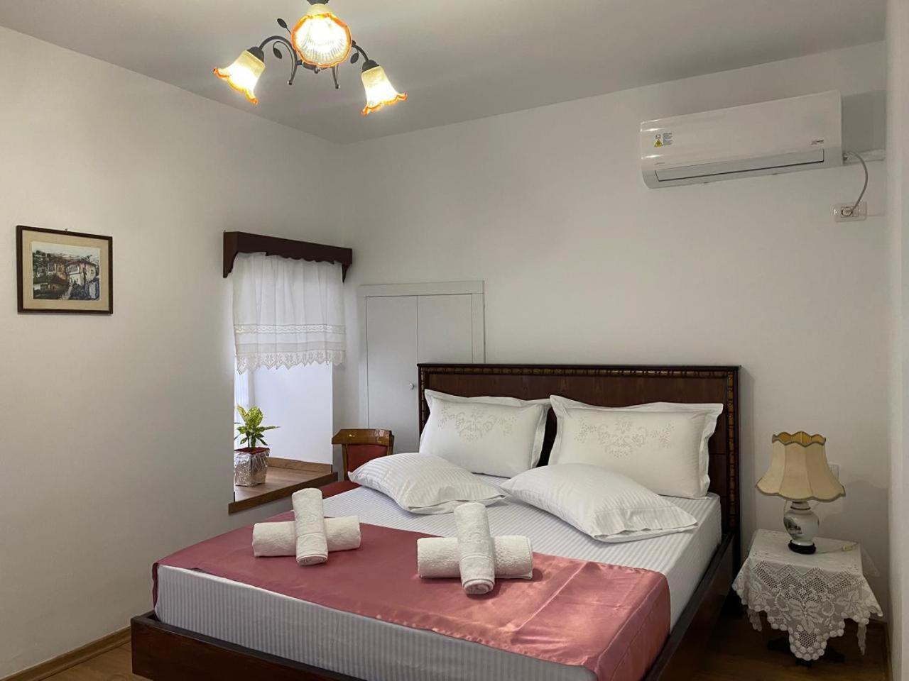 Yuri Guest House Gjirokastër Esterno foto