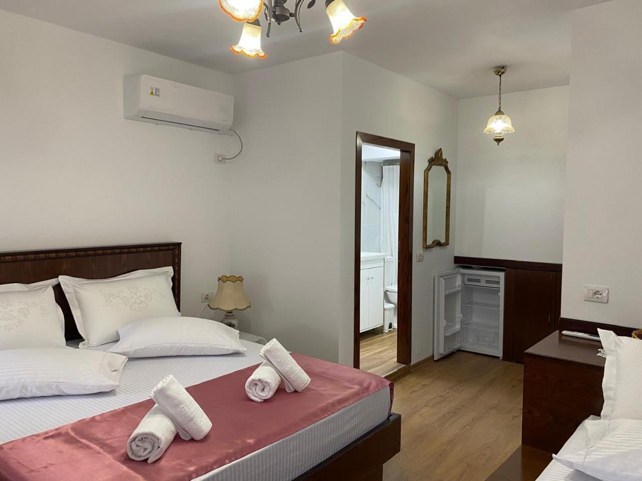 Yuri Guest House Gjirokastër Esterno foto
