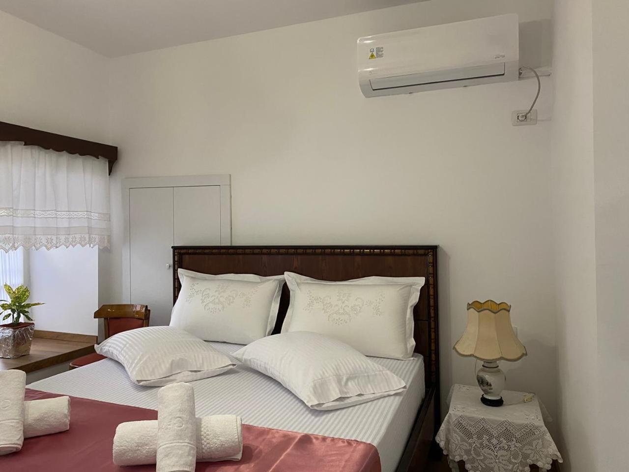 Yuri Guest House Gjirokastër Esterno foto
