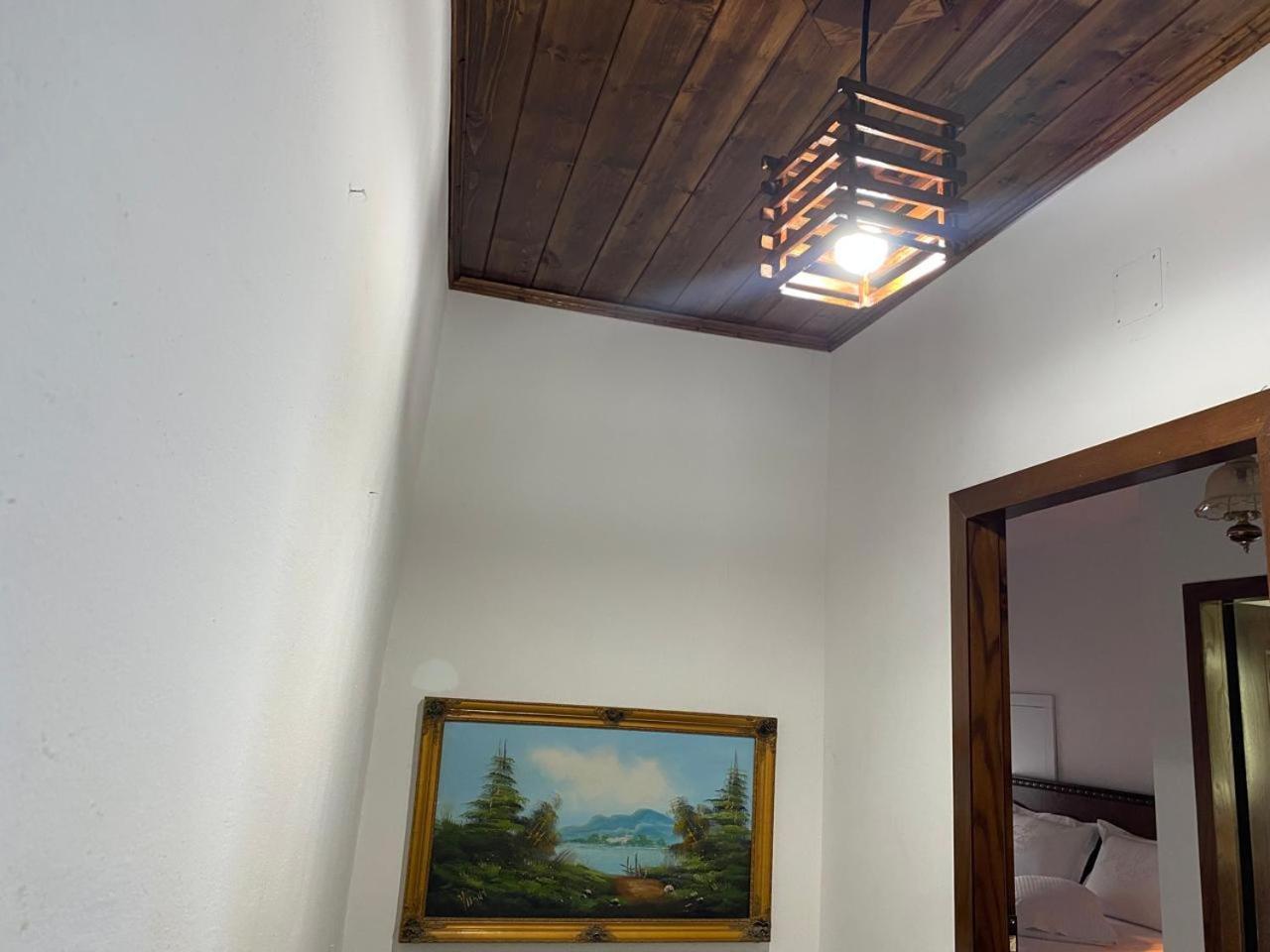 Yuri Guest House Gjirokastër Esterno foto