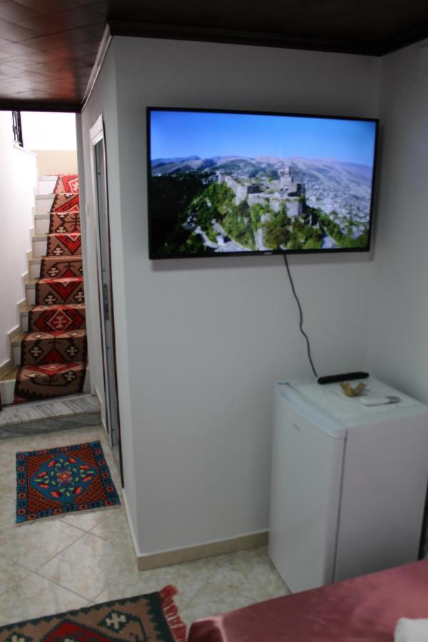 Yuri Guest House Gjirokastër Esterno foto