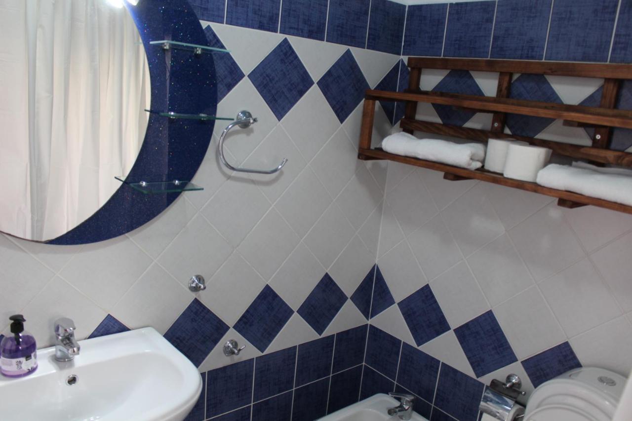 Yuri Guest House Gjirokastër Esterno foto
