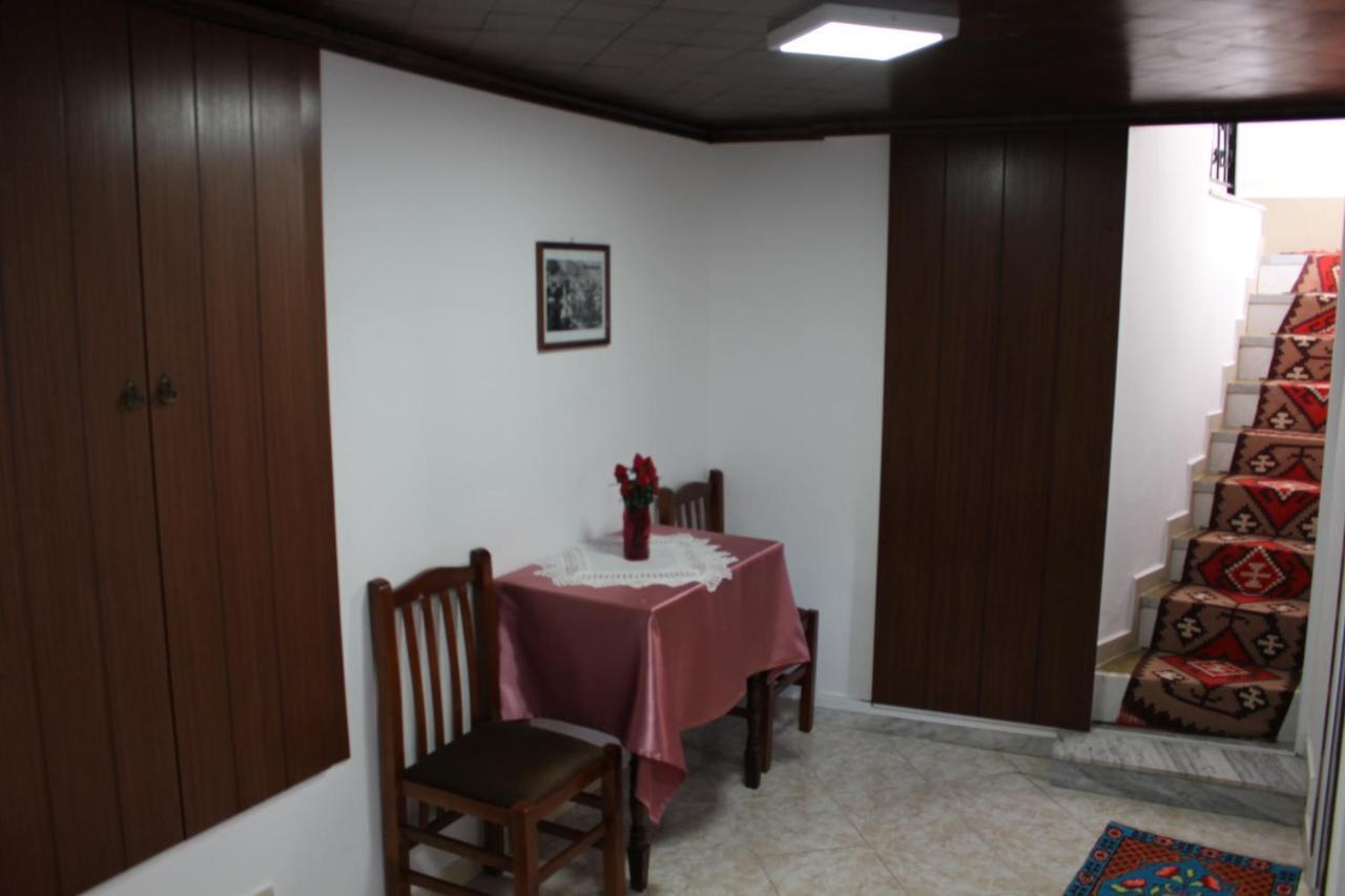 Yuri Guest House Gjirokastër Esterno foto